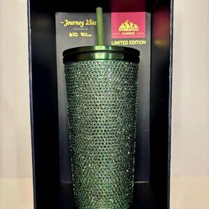 Hydrapeak Limited Edition Journey 25 oz. Gorgeous green NIB